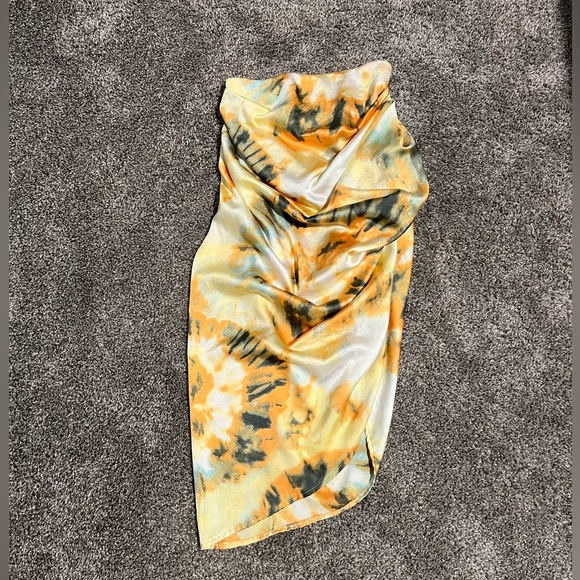 Asymmetrical skirt worn once - Picture 4 of 4